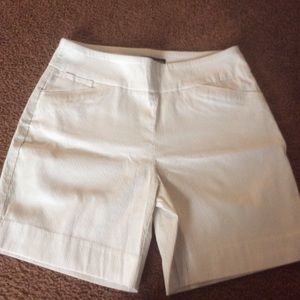 Women’s Versona perfect condition striped shorts